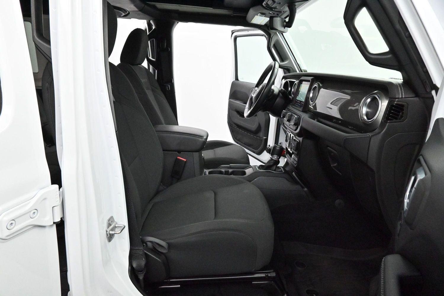 Used 2022 Bright White Clearcoat Jeep Unlimited Sahara image 30