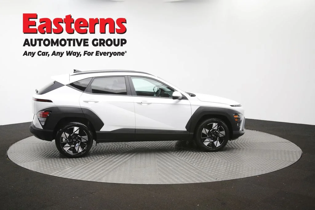 Used 2025 White Hyundai SEL image 46