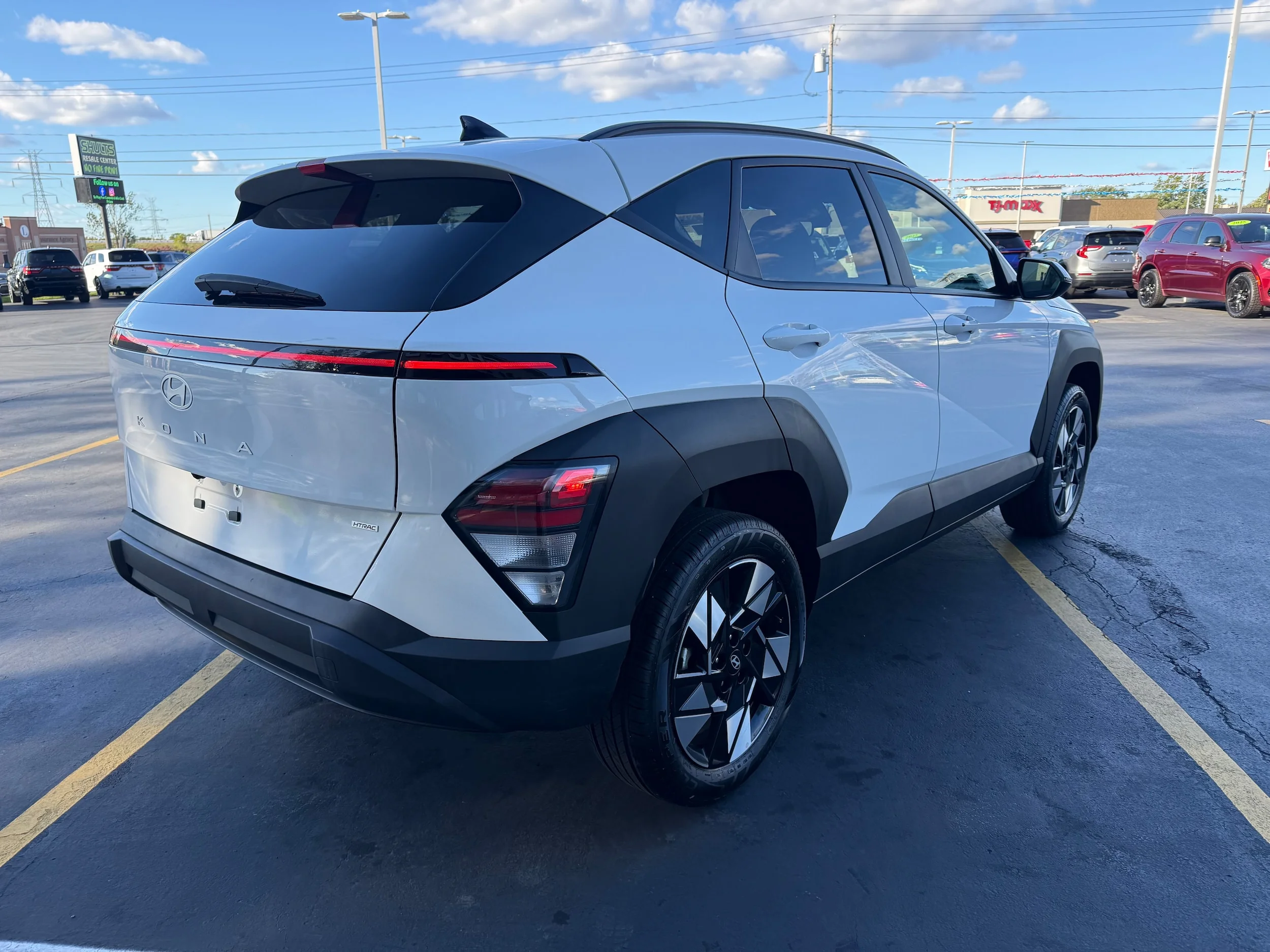 Used 2025 Atlas White Hyundai SEL image 6