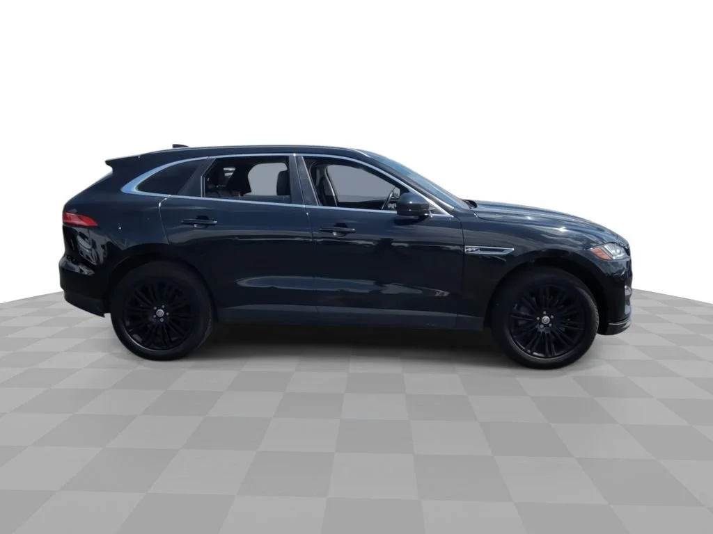 Used 2019 Black Jaguar 30t Portfolio image 9