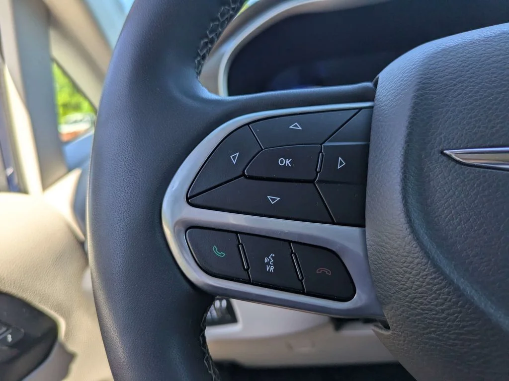 Used 2023 Blue Chrysler Touring L image 27