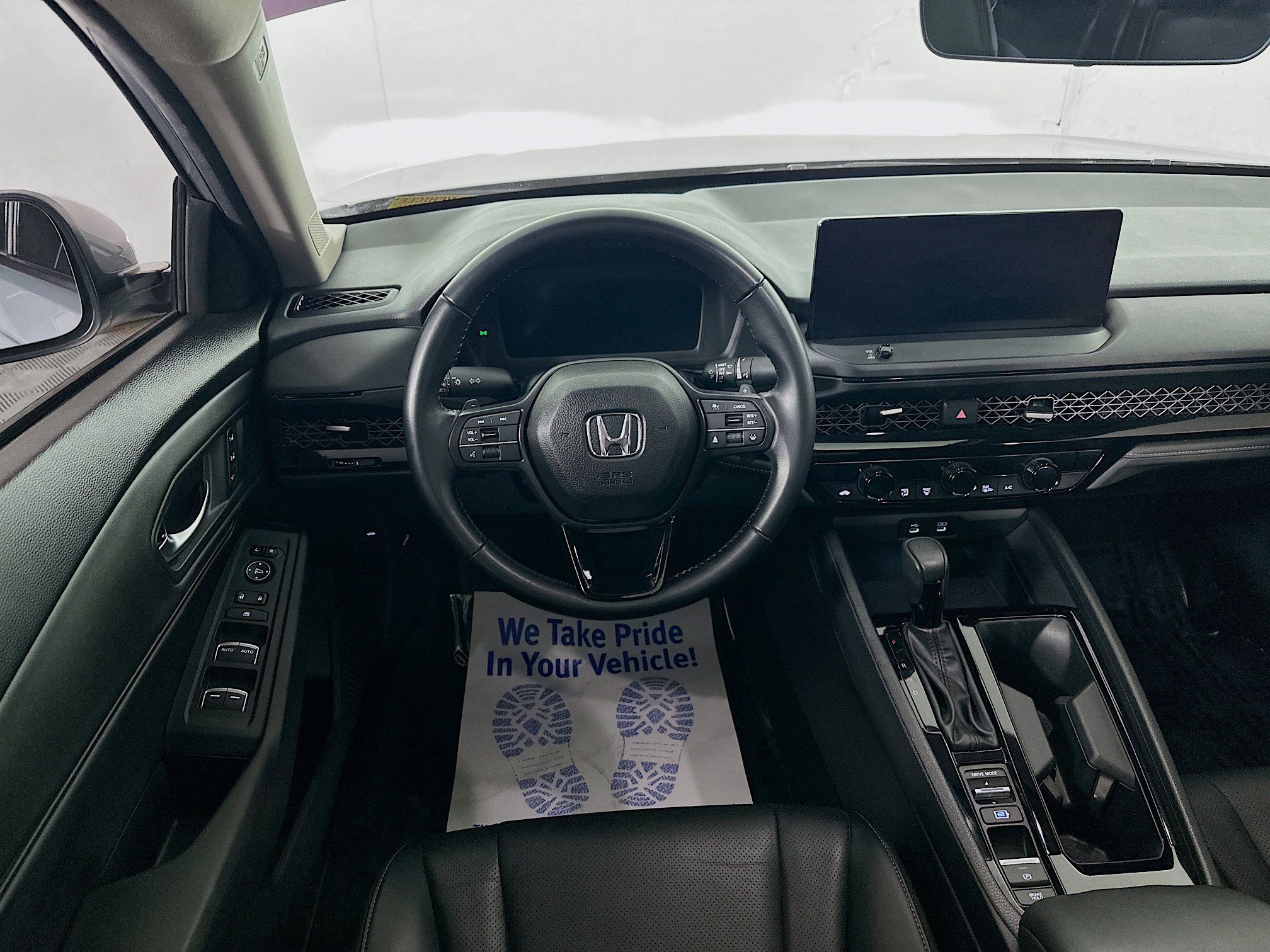 Used 2024 Solar Silver Metallic Honda EX-L image 24
