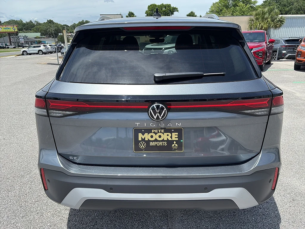 New 2026 Platinum Gray Metallic Volkswagen SE FWD image 7
