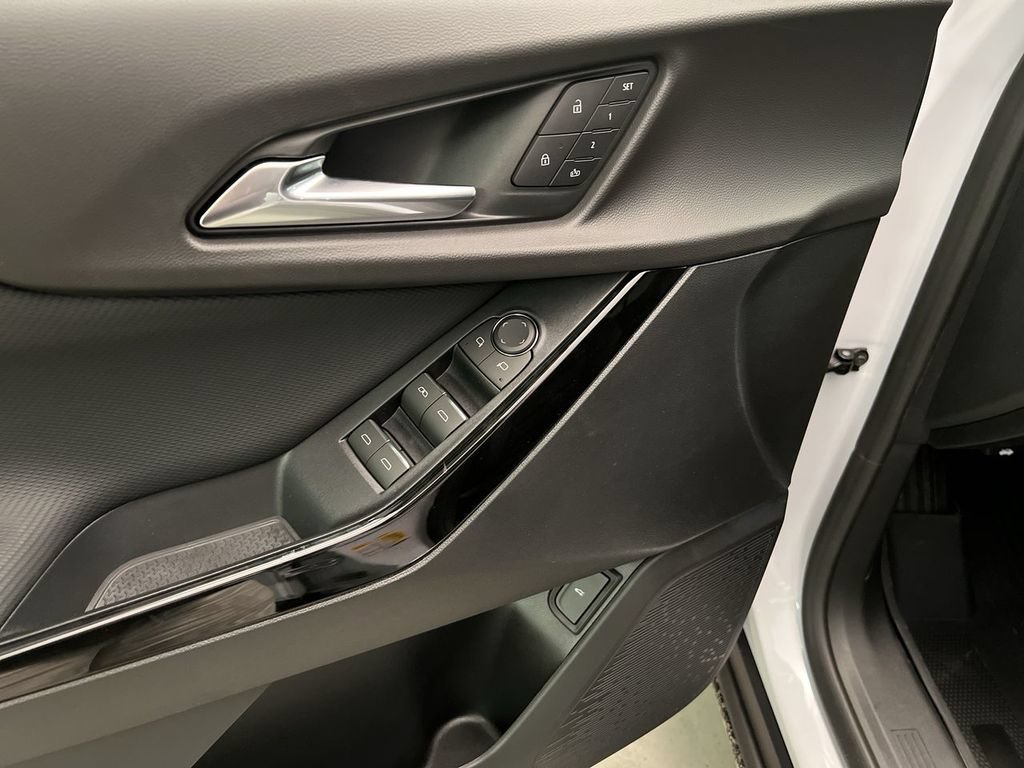 2027 Chevrolet Equinox RS - Photo 13