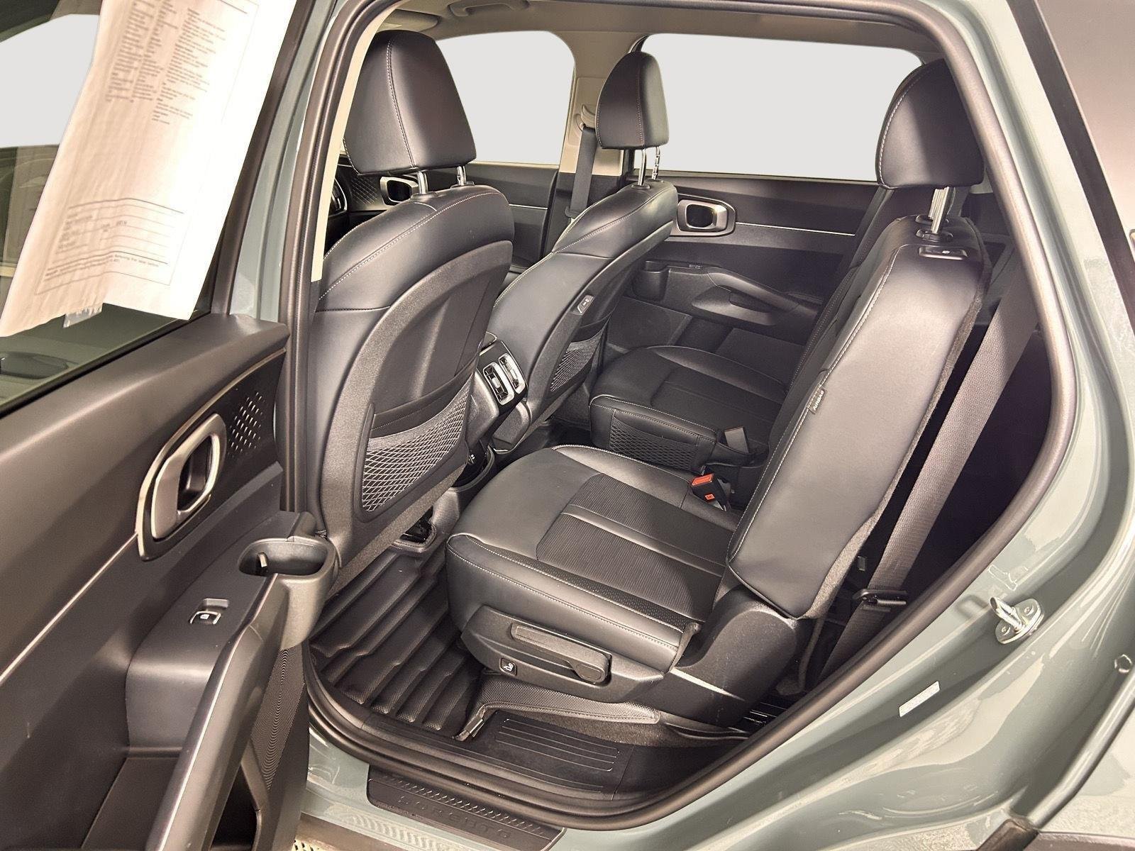 Used 2025 Cityscape Green Kia EX image 3