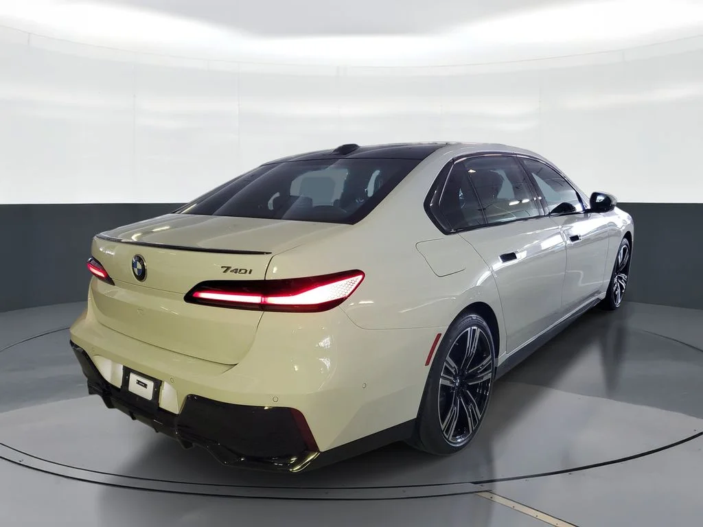 New 2026 Alpine White BMW 740i image 3