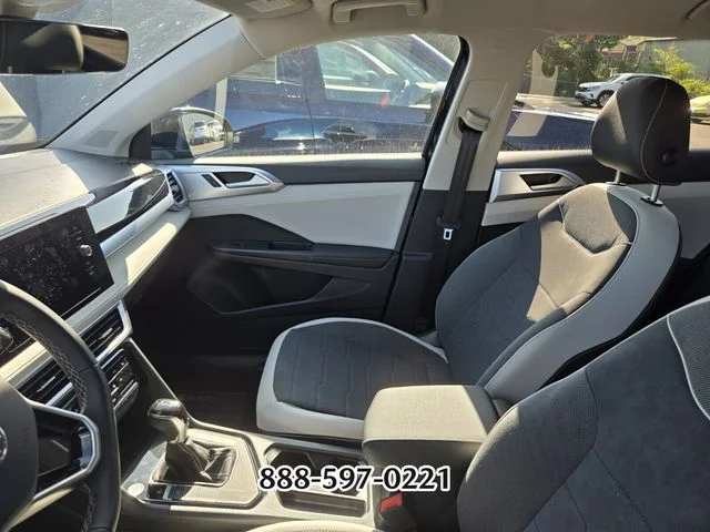 Used 2025 Black Volkswagen 1.5T SE image 3
