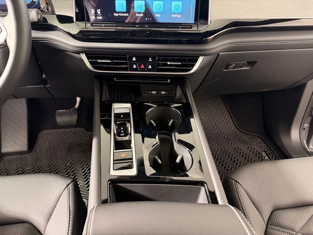 New 2026 Silver Volkswagen 2.0T SE w/Technology image 17