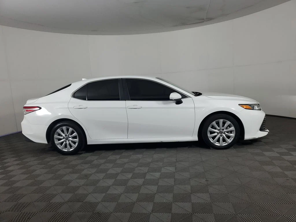 Used 2020 White Toyota LE image 3