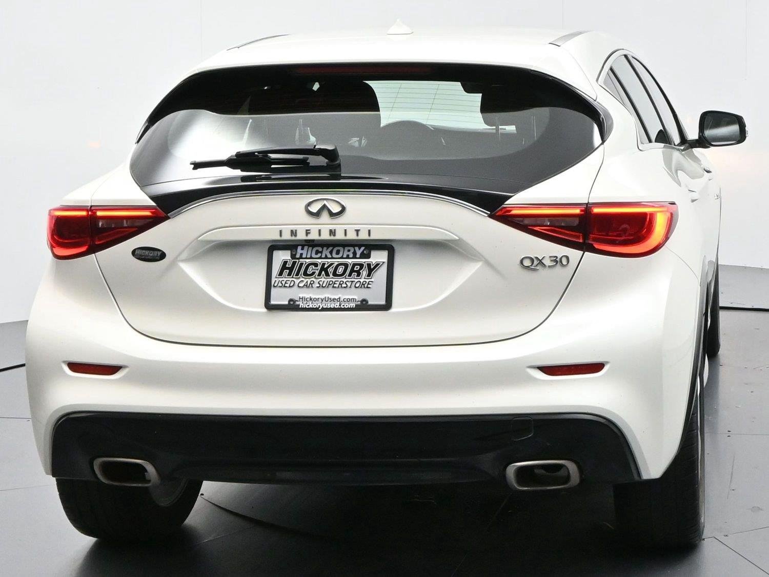 Used 2018 Majestic White INFINITI Base image 6