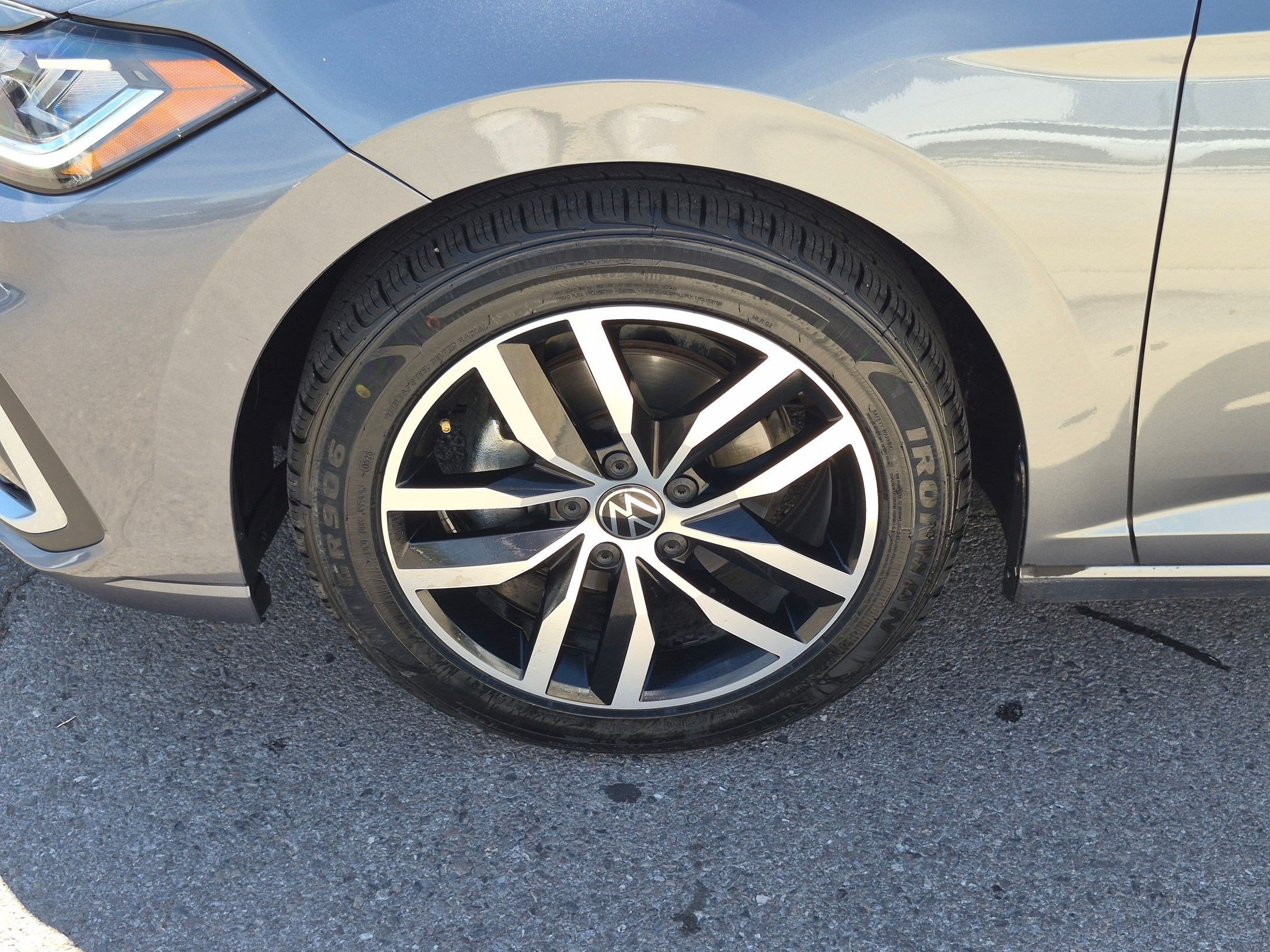 Certified Used 2025 Platinum Gray Metallic Volkswagen SE image 12