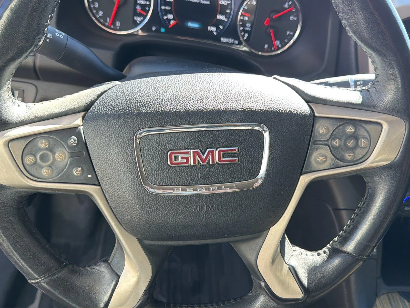 Used 2017  GMC Denali image 15