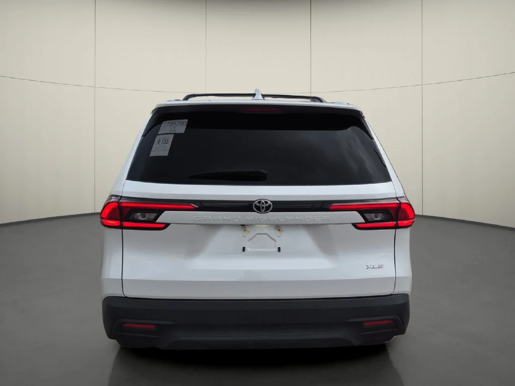 Used 2025 Beige Toyota XLE image 6