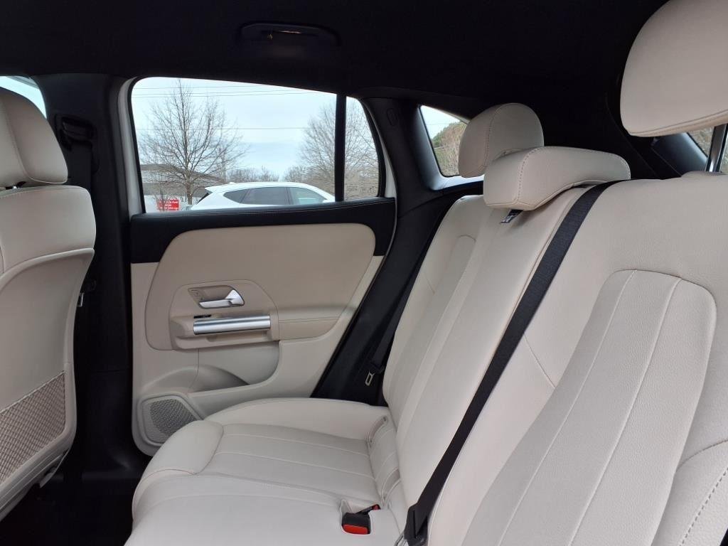 Used 2025 Polar White Mercedes-Benz GLA 250 image 22