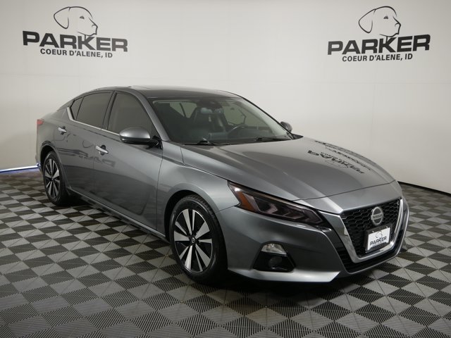 Used 2019 Gun Metallic Nissan SL image 4
