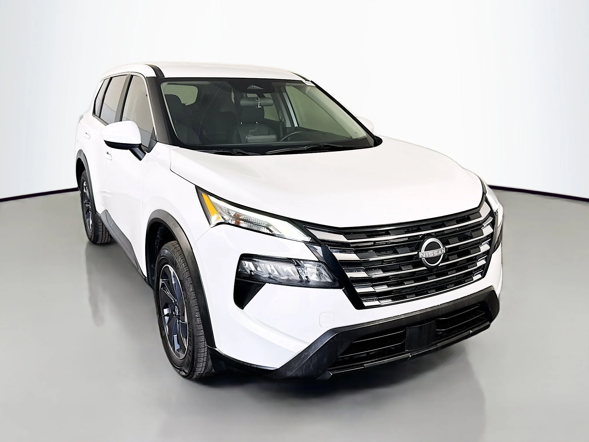 Used 2024 Everest White Pearl Nissan SV image 1