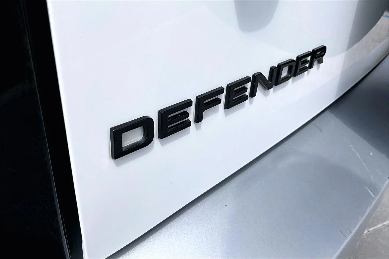 Used 2024 White Land Rover S image 8