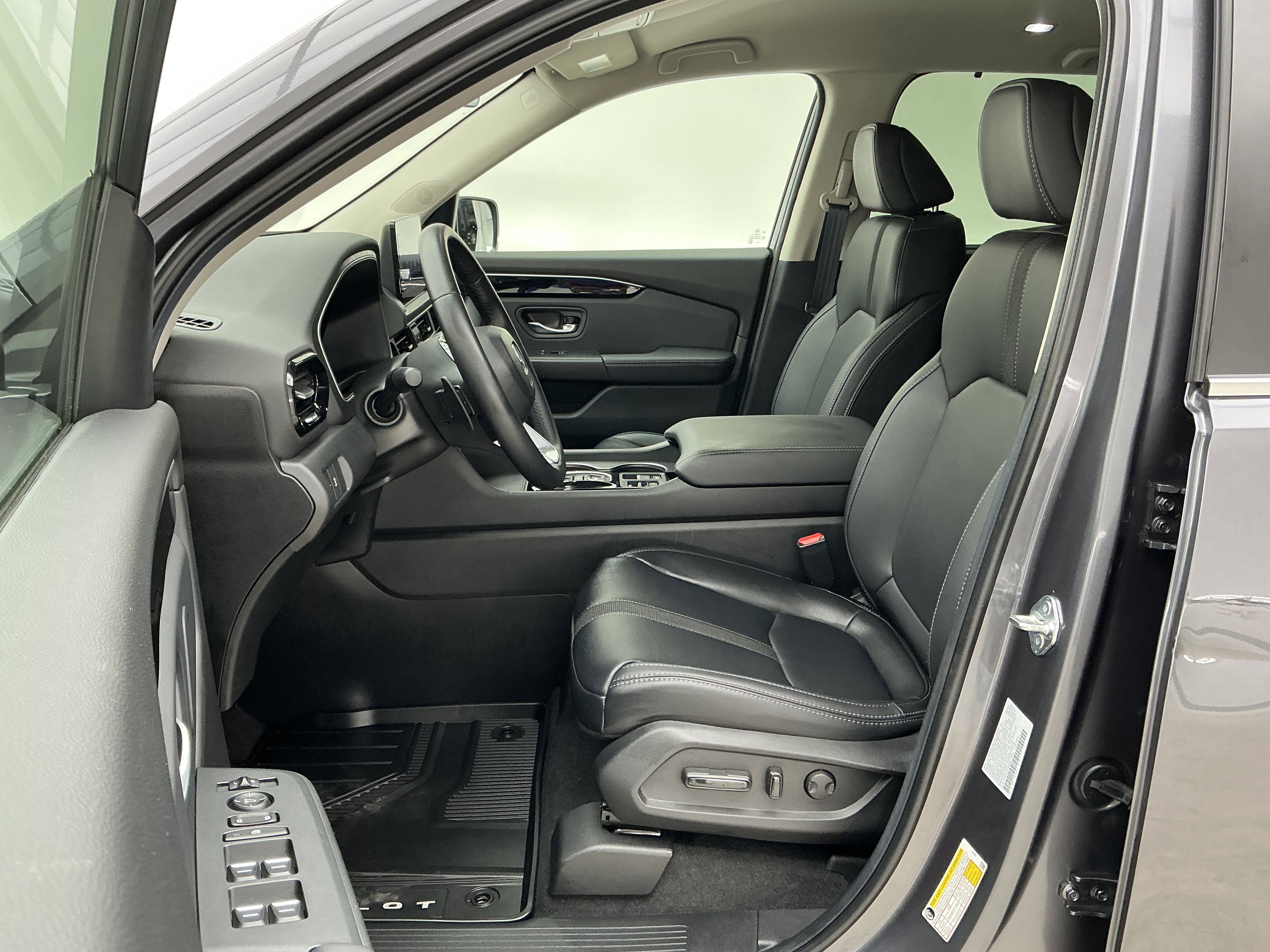 Used 2025 Black Honda EX-L image 17