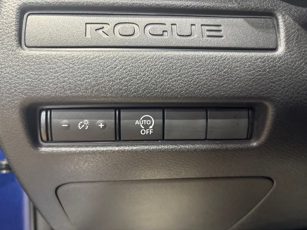Used 2023 Blue Nissan S image 19