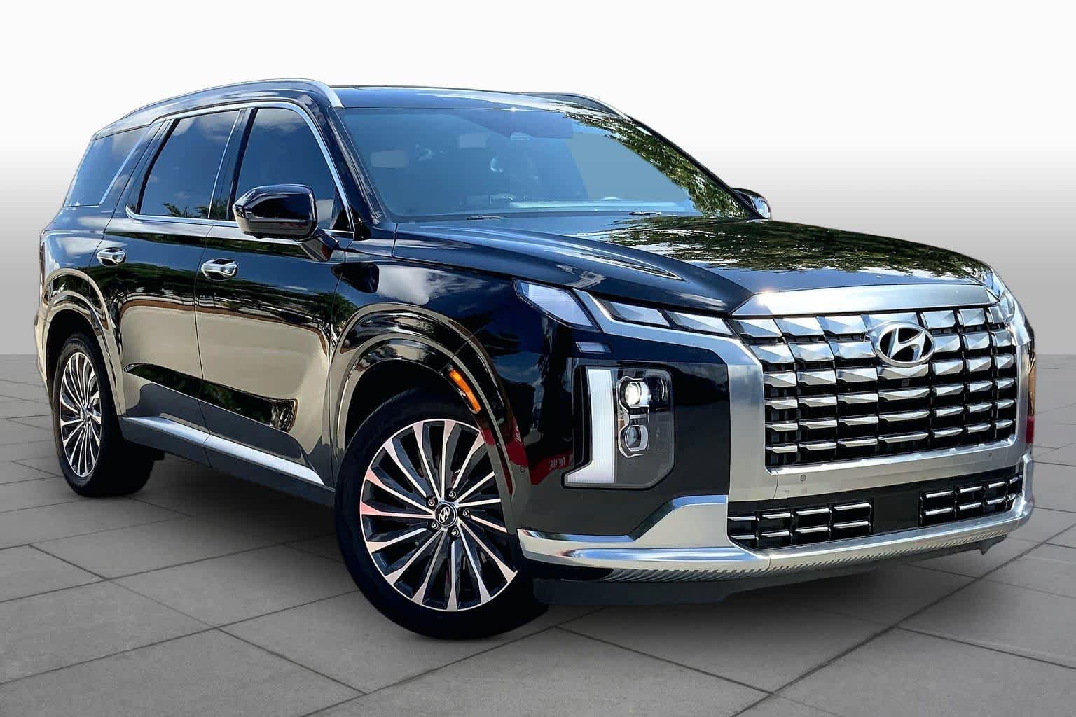 Used 2023 Abyss Black Pearl Hyundai Calligraphy image 3