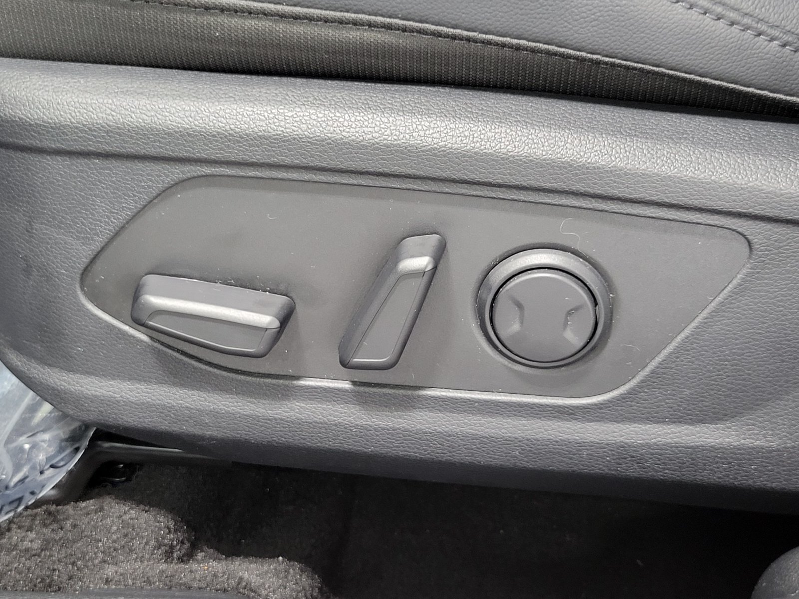Used 2026 Black Kia X-Line image 9