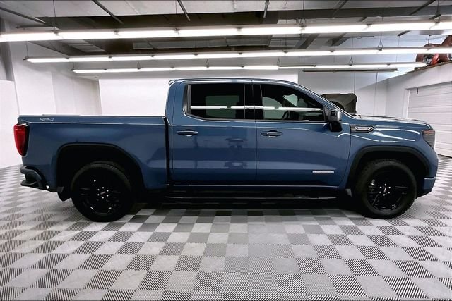 Used 2024 Downpour Metallic GMC Elevation image 15