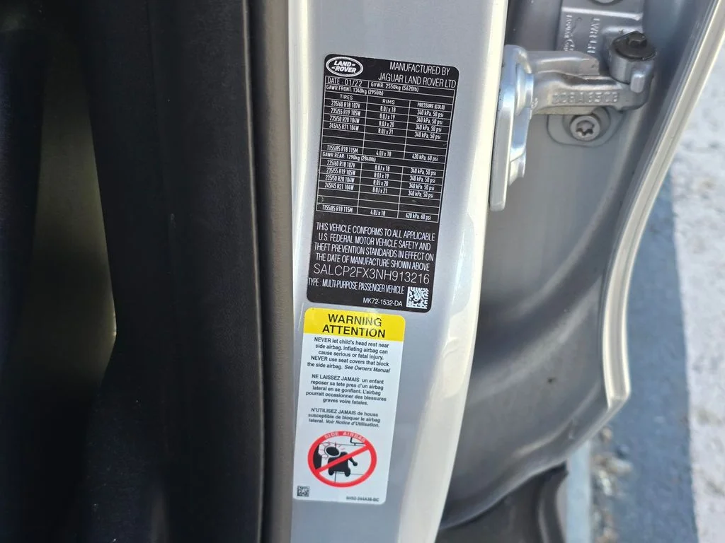 Used 2022 Hakuba Silver Metallic Land Rover SE image 39