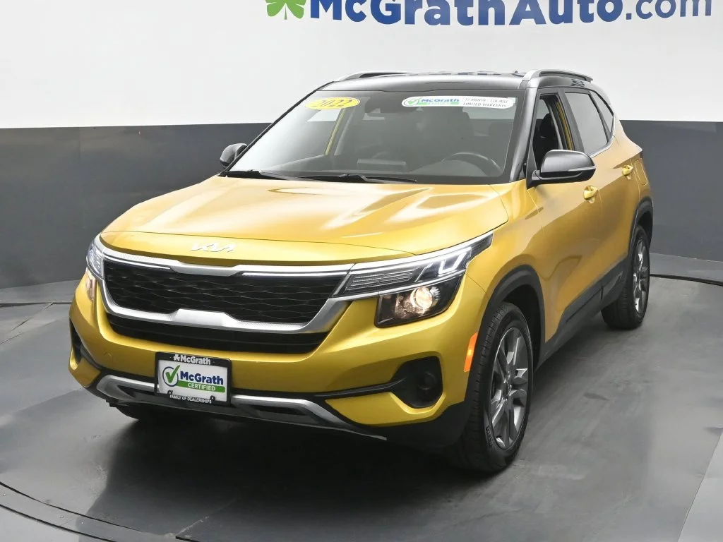 Used 2022 Yellow Kia S image 20