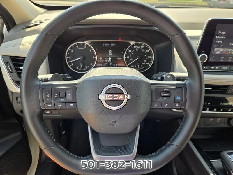 Used 2025 White Pearl NISSAN AWD SV image 30