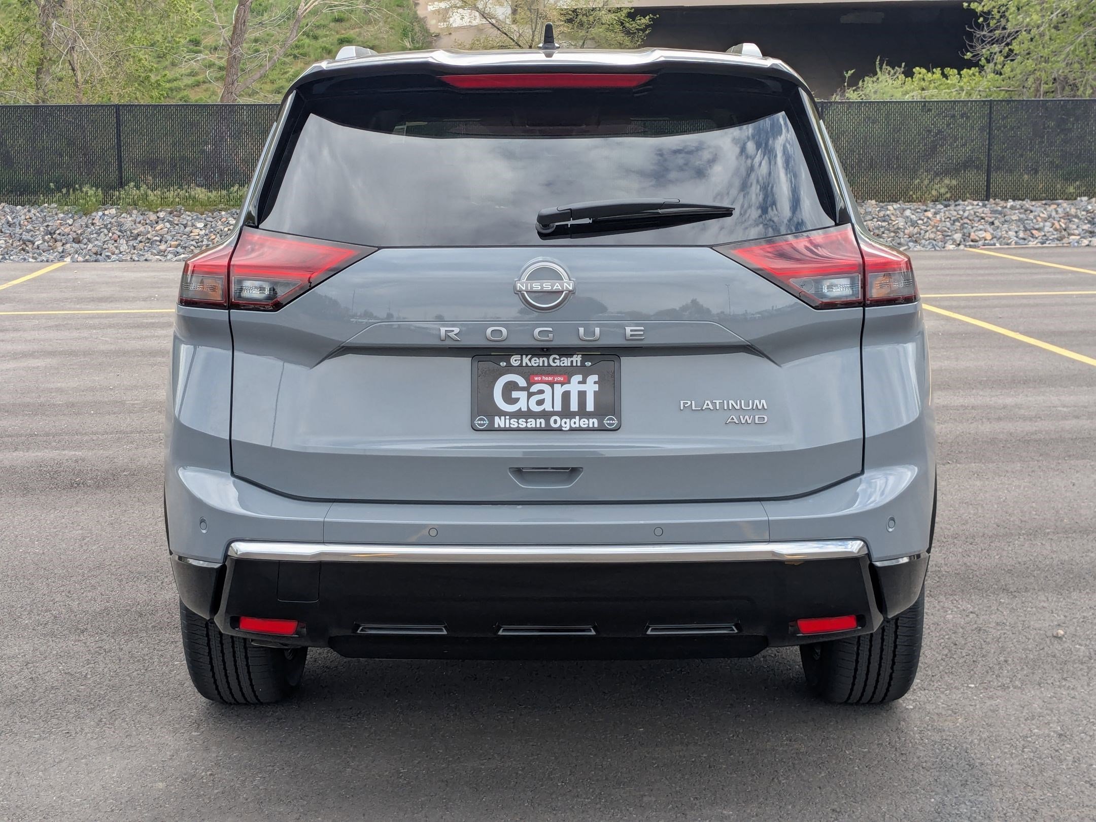 New 2026 Boulder Gray Pearl/Super Black Nissan Platinum image 4