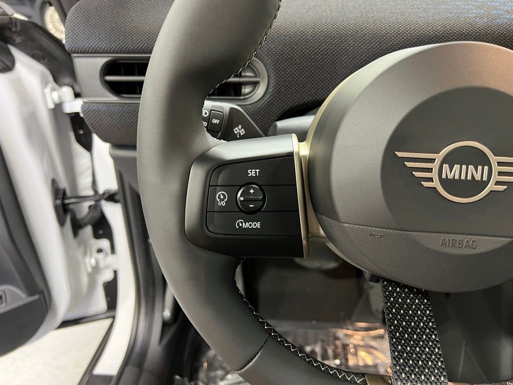 2025 MINI Hardtop 2 Door Base - Photo 14