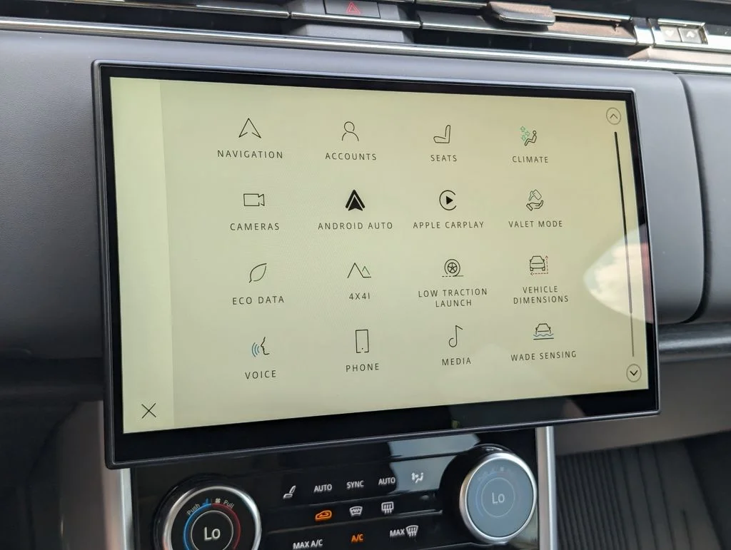 New 2023 Eiger Grey Land Rover SE image 15