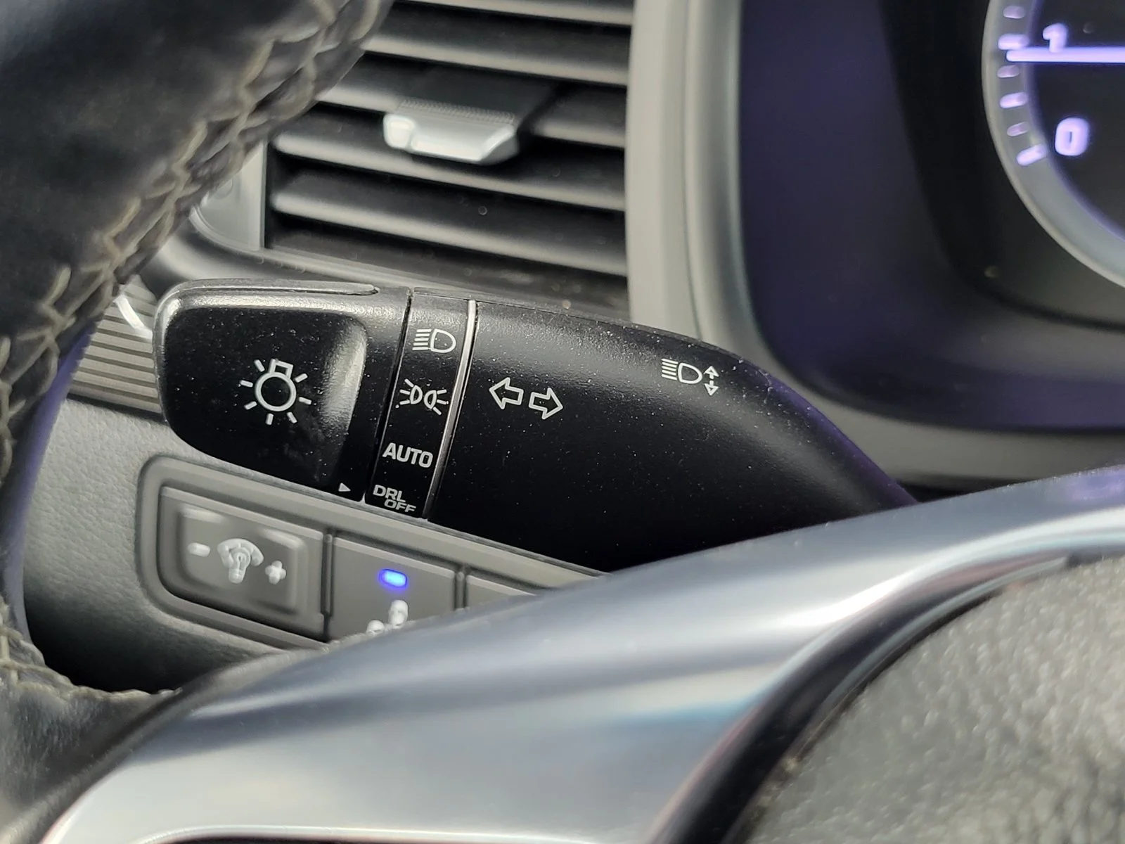 Used 2018 White Hyundai Limited image 17