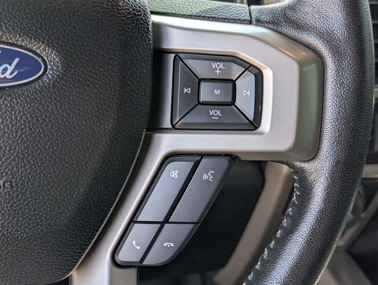 Used 2018 Oxford White Ford Lariat image 18