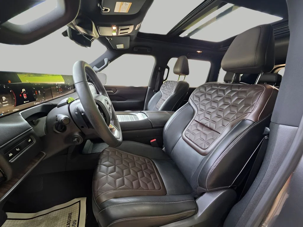 Used 2025 Gun Metallic Super Black Nissan Platinum Reserve image 22