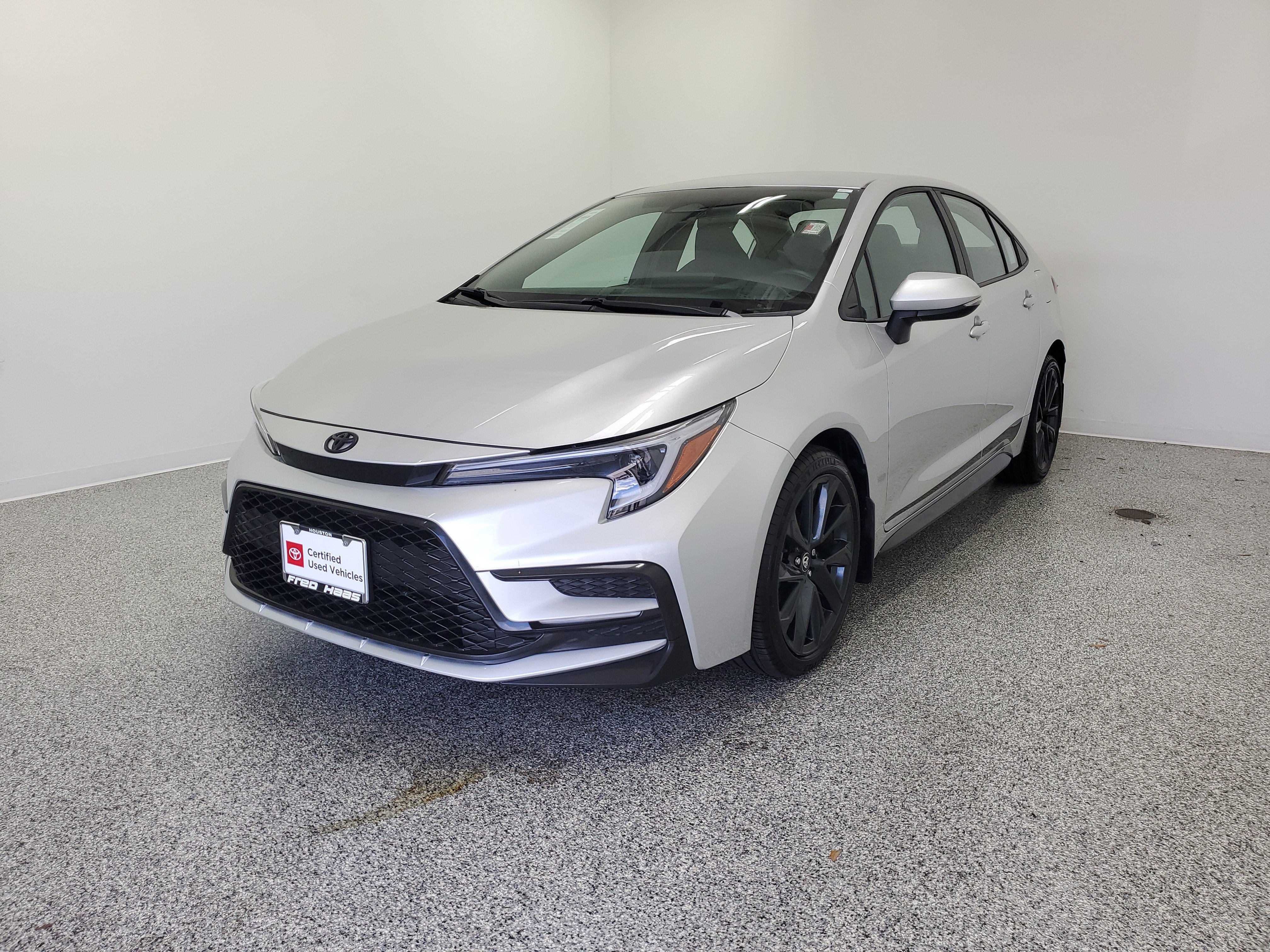 Used 2025 Silver Toyota SE image 2