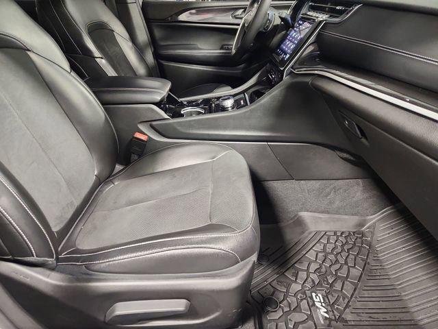 Used 2023 White Jeep Altitude image 27