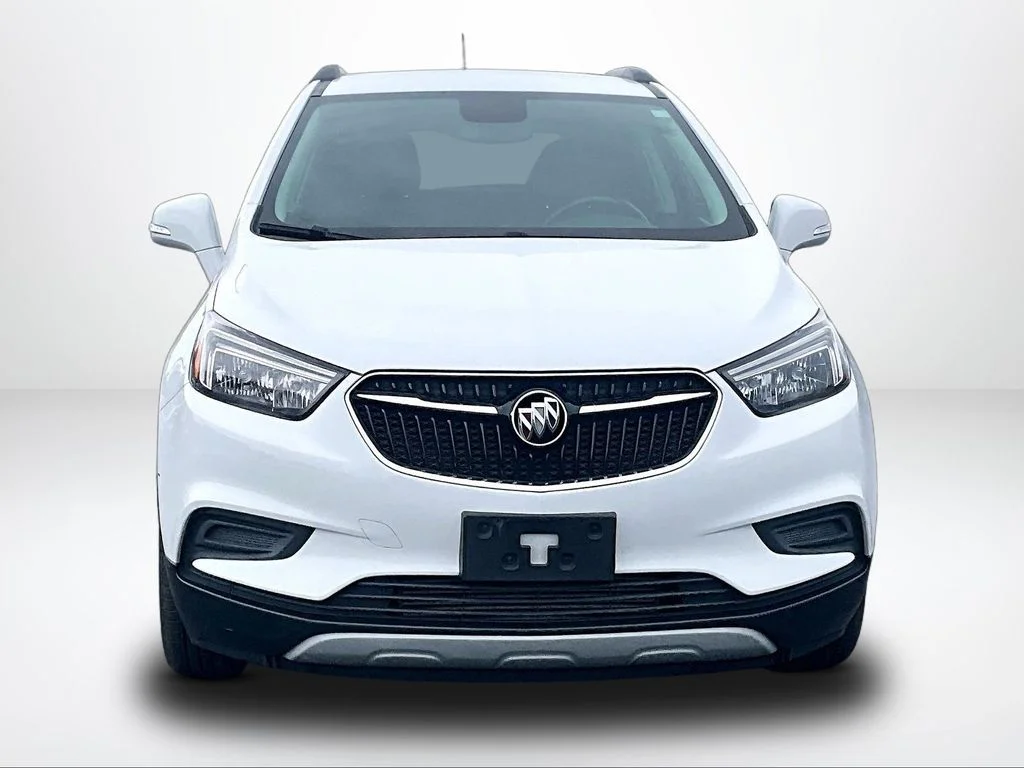Used 2018 White Buick Preferred image 3