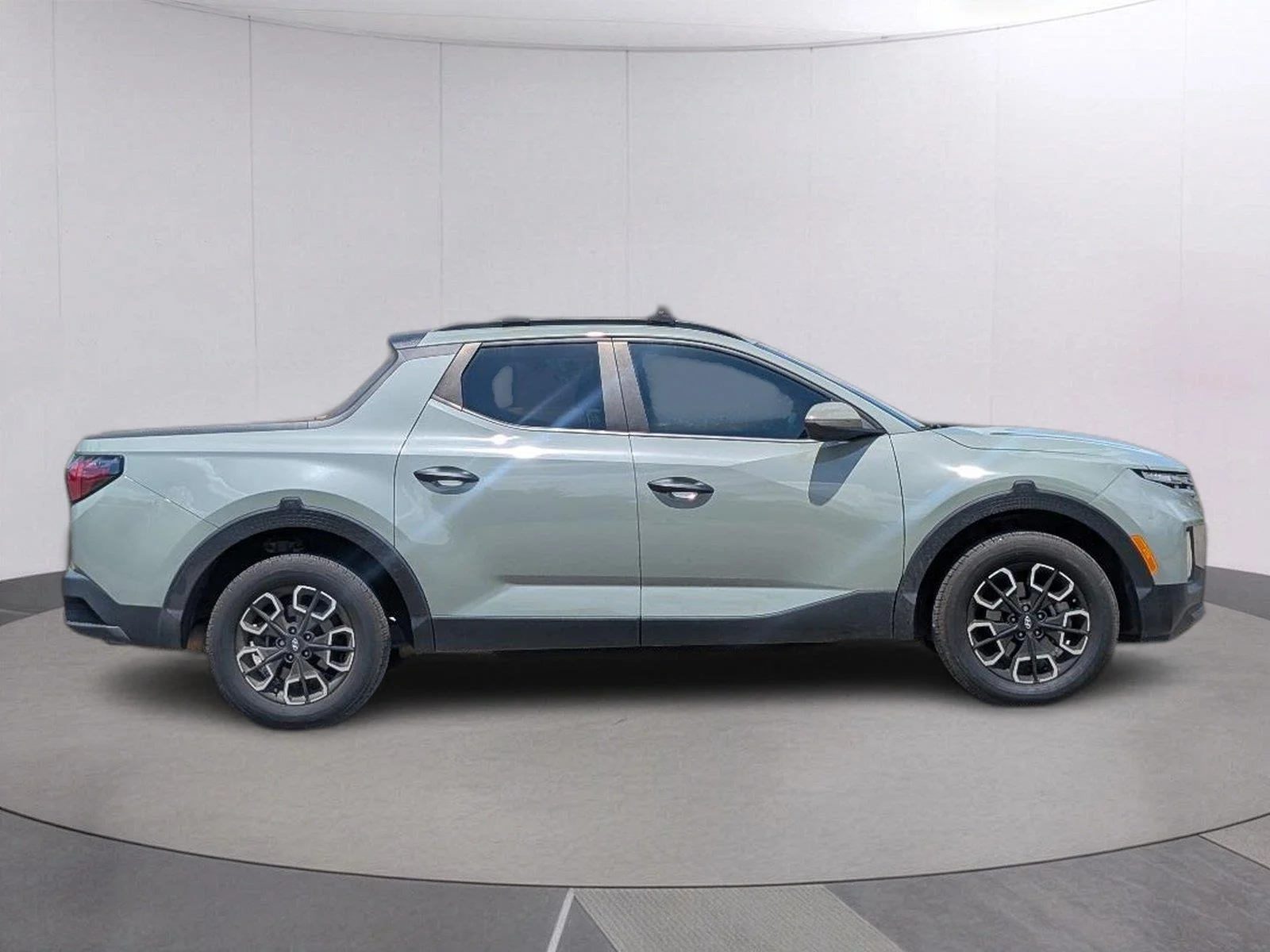 Used 2024 Sage Gray Hyundai SEL image 9