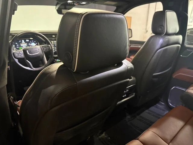 Used 2022 Titanium GMC Denali Ultimate image 30
