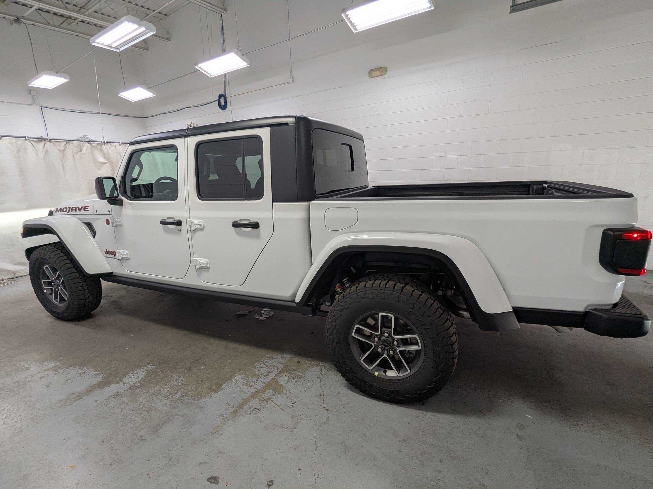 2025 Jeep Gladiator Mojave - Photo 8