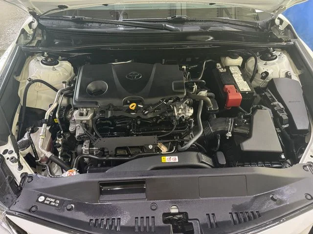 Used 2022 White Toyota LE image 18