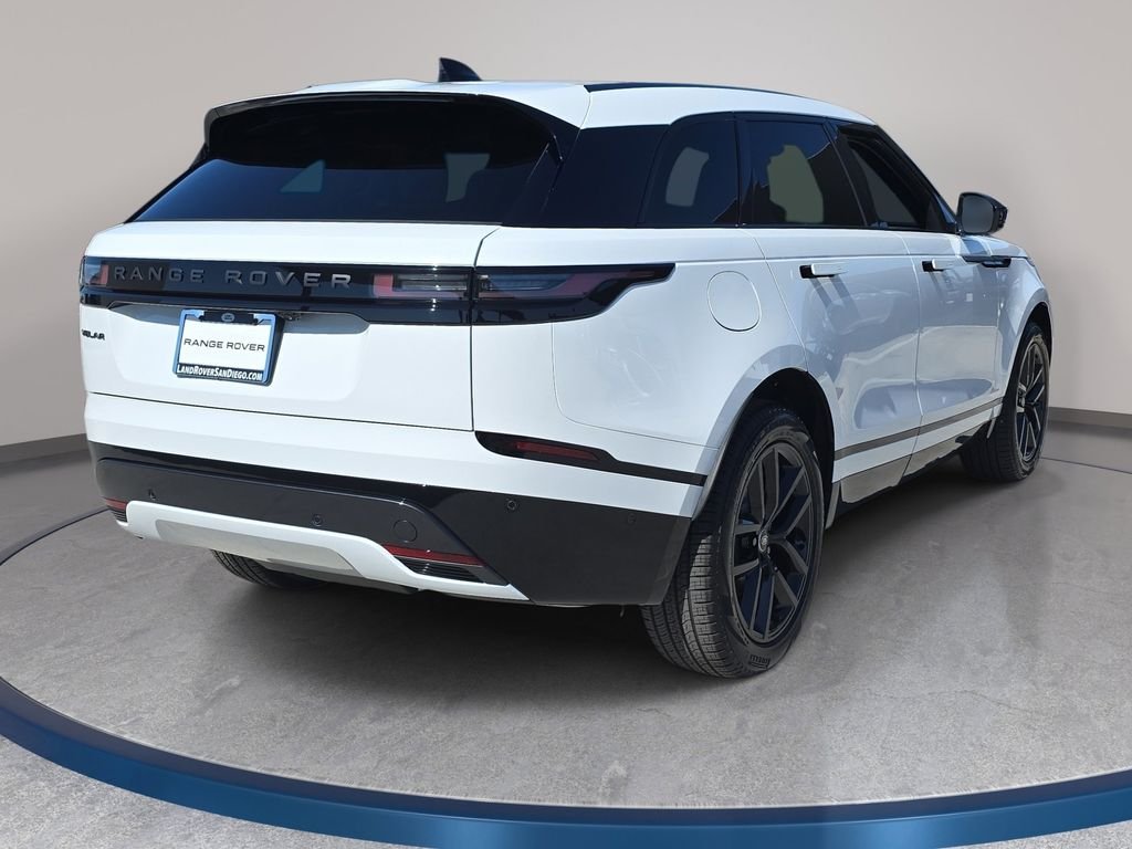 New 2026 Fuji White Land Rover Dynamic SE image 5