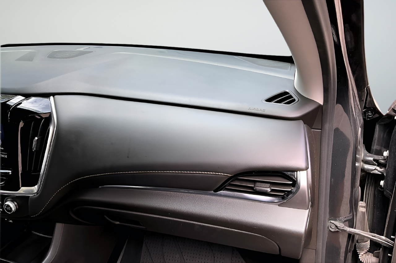 Used 2021  Chevrolet RS image 23