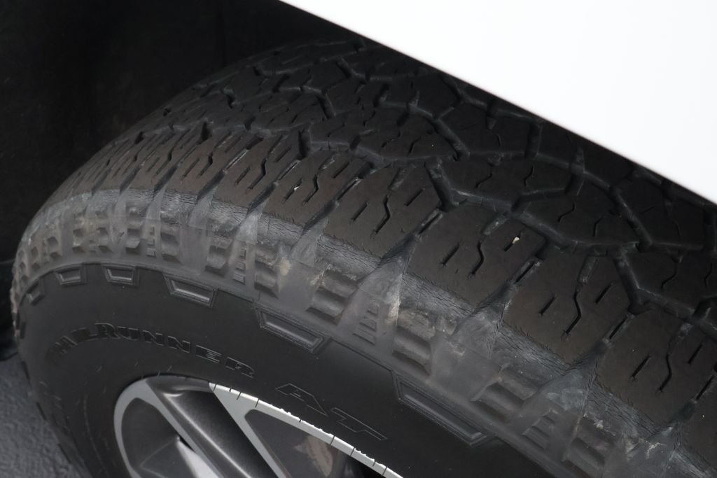 Used 2019 SUMMIT WHITE Chevrolet RST image 9