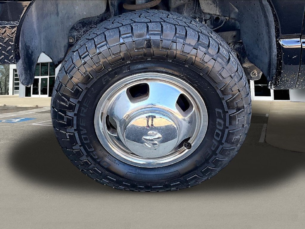 Used 2004 Black Dodge SLT image 36