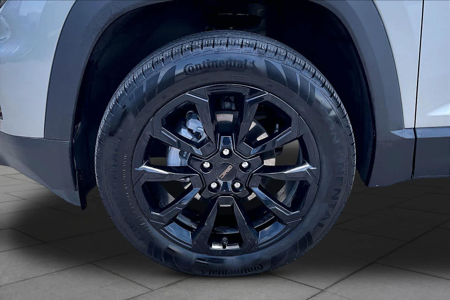 Used 2026 Sterling Metallic GMC AWD Elevation image 11