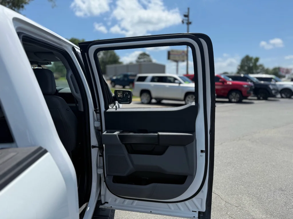Used 2022 Oxford White Ford XL image 31