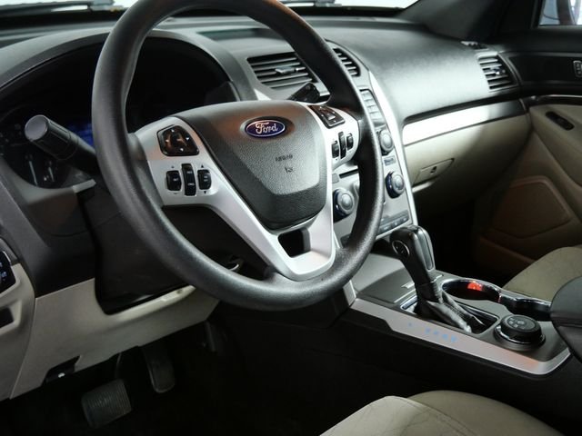 Used 2015 Red Ford Base image 19