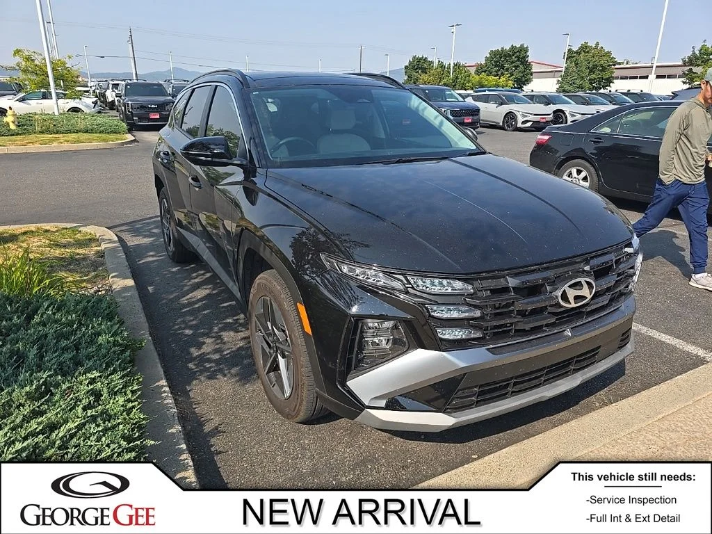 Used 2025 Gray Hyundai SEL Convenience image 1